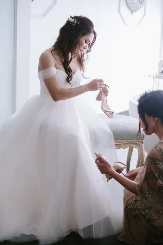 Ball Gown Off Shoulder Sleeve Wedding Dress